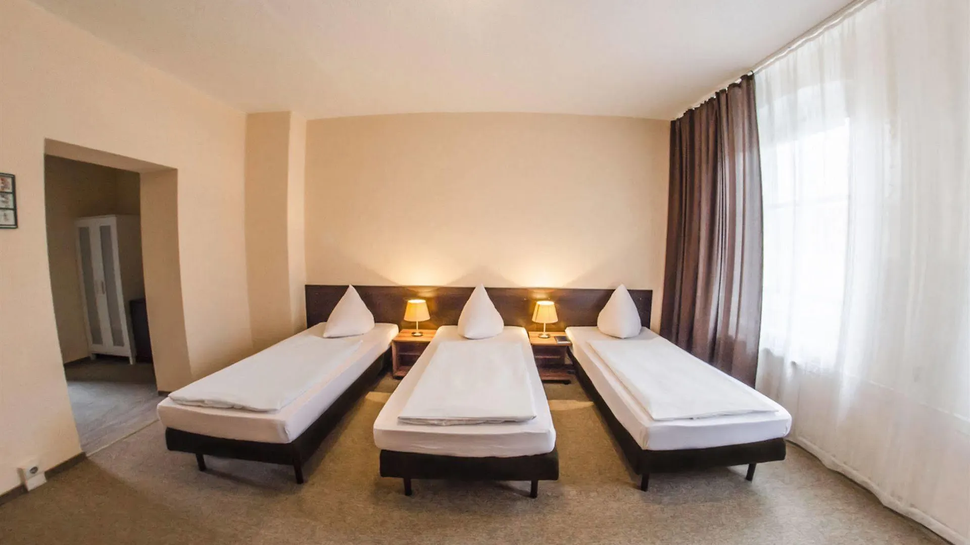Hotel-Pension Victoria Berlim 2*,